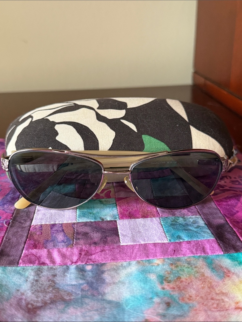 Vera Bradley prescription sunglasses, excellent condition, case included - Picture 2 of 12
